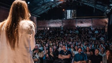 Público en las gradas del CEC durante Desbloqueo Creativo, festival de marketing en Rosario