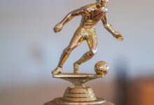 Trofeo dorado de fútbol, imagen ilustrativa del festejo de Central por la Supercopa