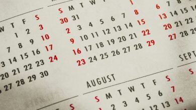 Calendario sobre una mesa