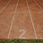 Carriles numerados de una pista de atletismo al aire libre