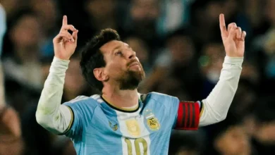 Messi con los dos índices apuntando al cielo en el festejo de su gol de penal ante Benín.