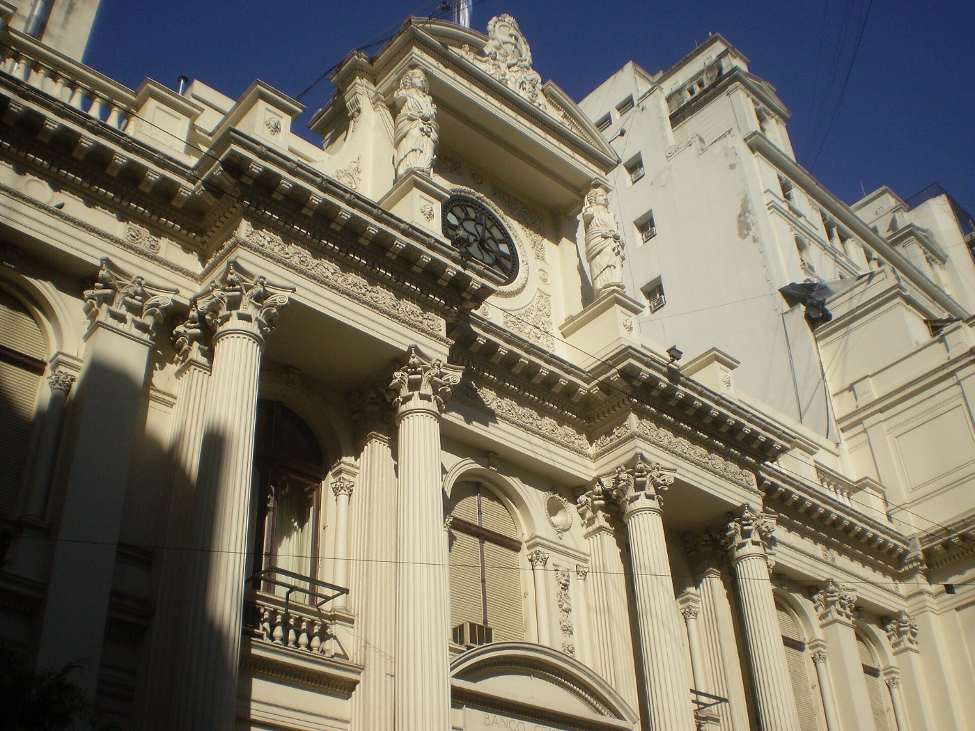 Frente del edificio del Banco Central de la República Argentina