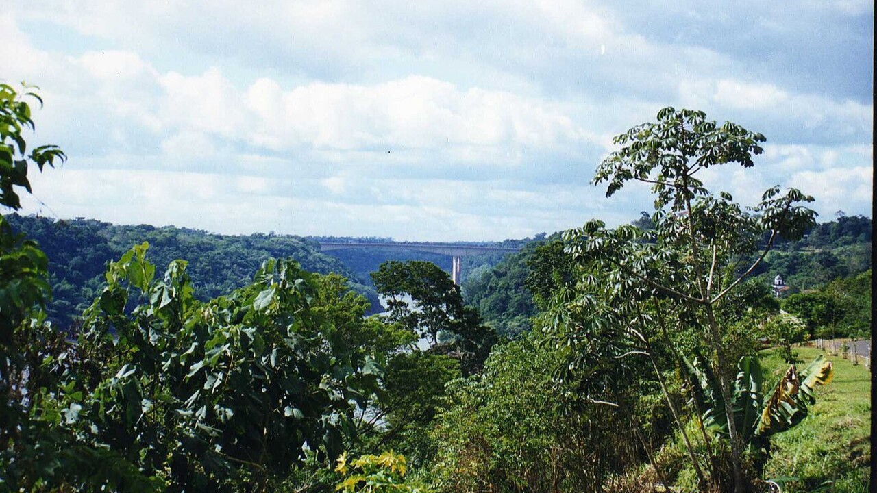 Zona del puente internacional Tancredo Neves entre Puerto Iguazú y Foz do Iguaçu