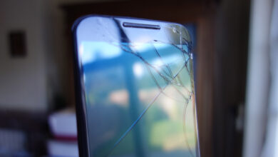 Teléfono celular con la pantalla rota
