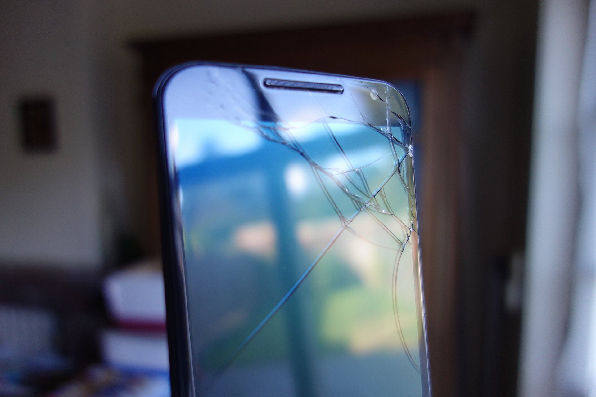Teléfono celular con la pantalla rota