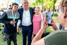 Vecinos de barrio Moreno durante la presentación del proyecto del Centro Cuidar en la plaza del barrio