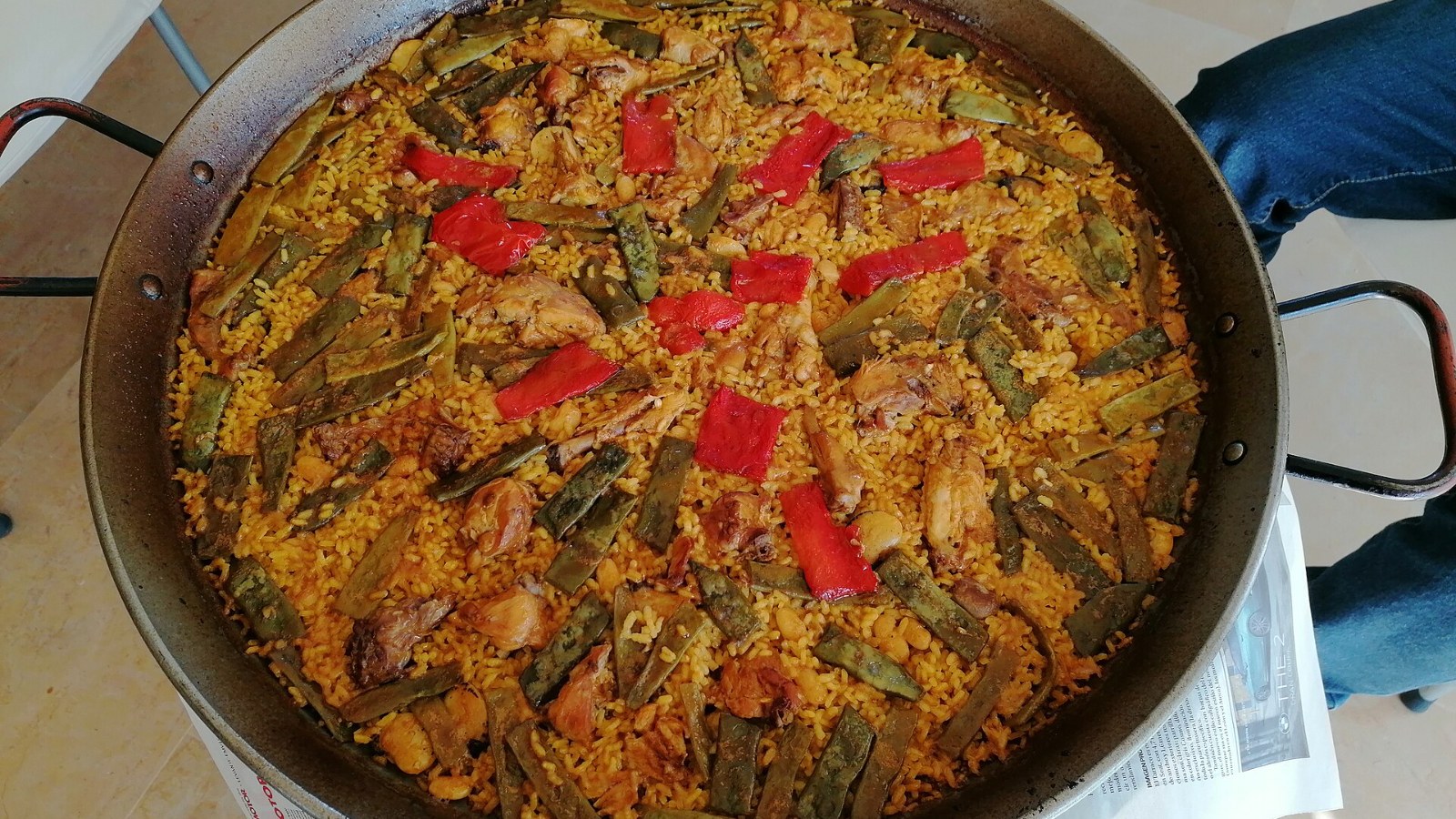 Paella, uno de los platos que más se repiten en los stands de Colectividades