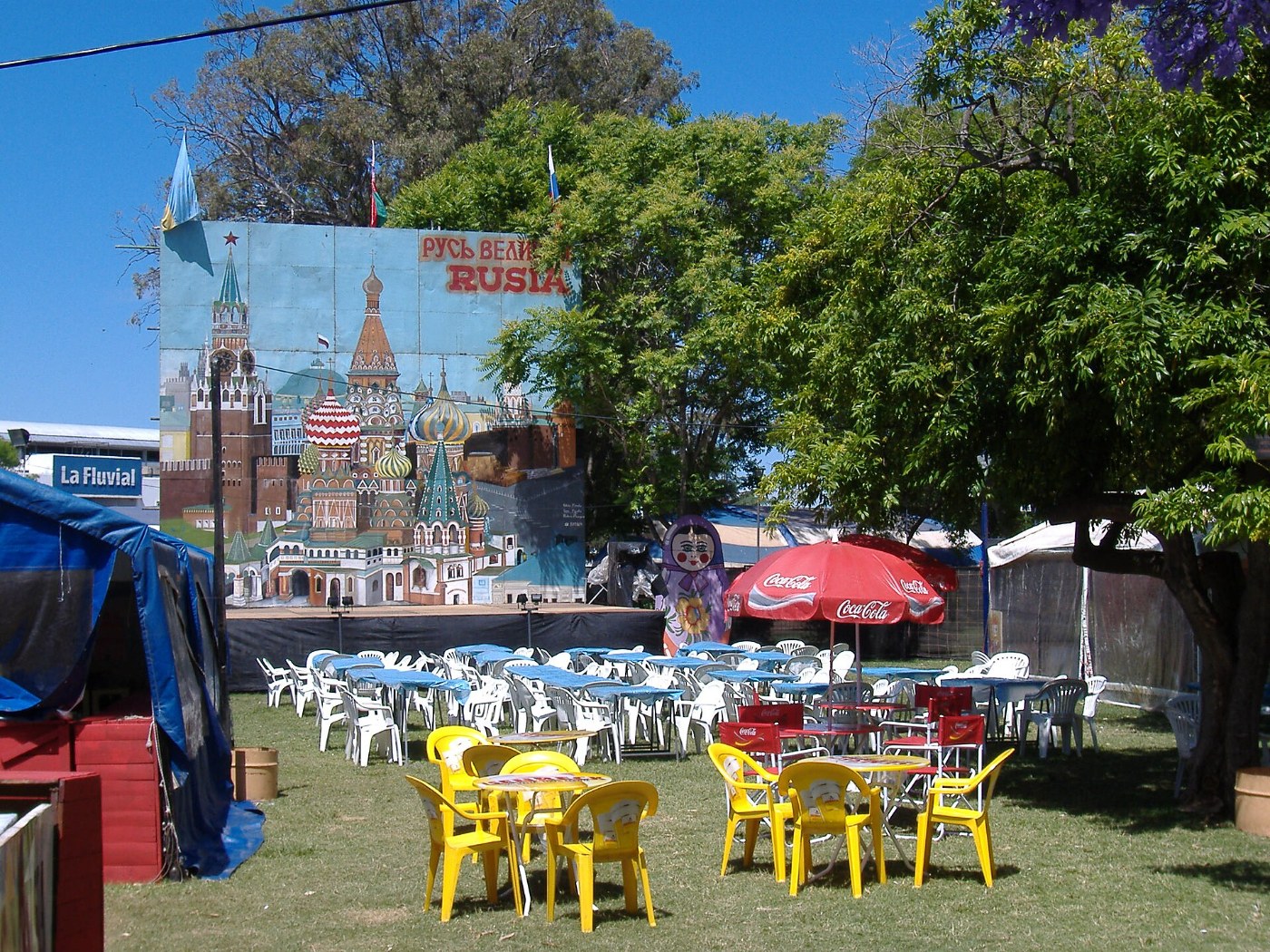 Stands de la Fiesta de las Colectividades en el Parque Nacional a la Bandera de Rosario