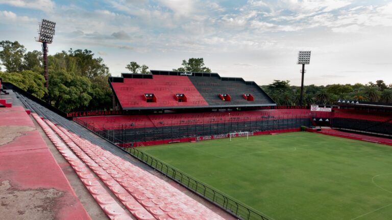 Tribunas del estadio Coloso Marcelo Bielsa de Newell's, en el Parque de la Independencia