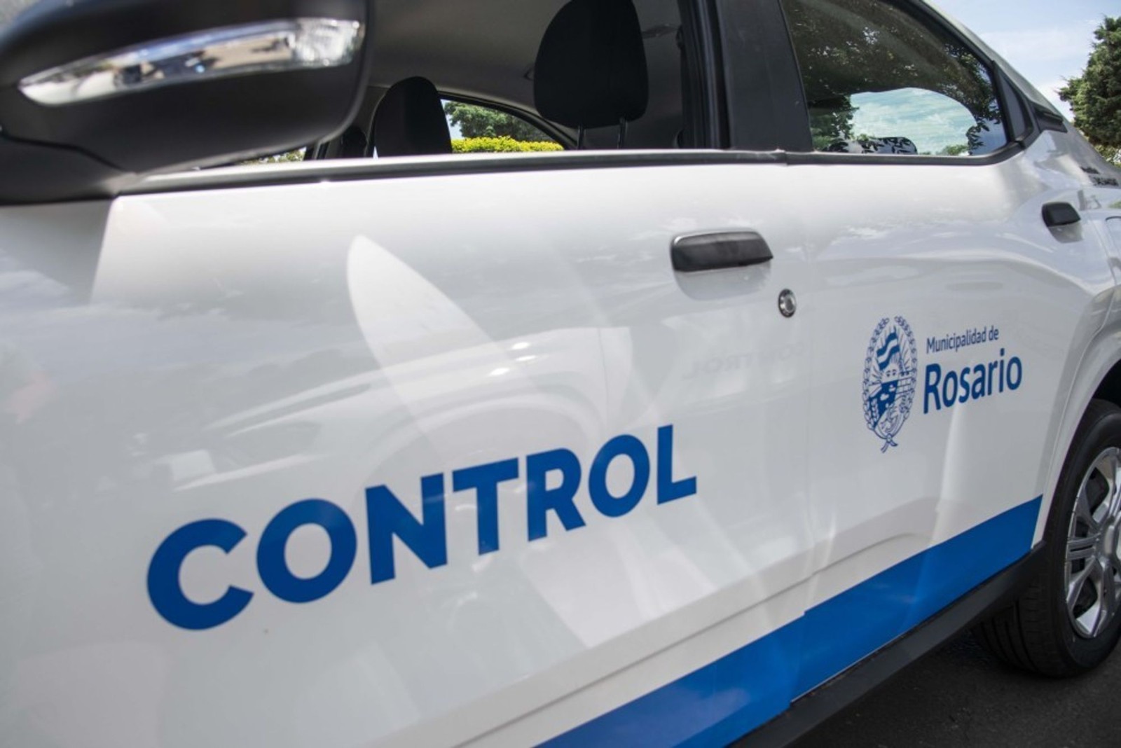 Camioneta de Control de la Municipalidad de Rosario en un operativo de tránsito