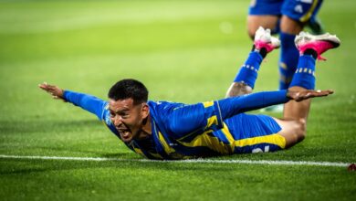 Emanuel Coronel festeja su gol para Rosario Central ante Huracán