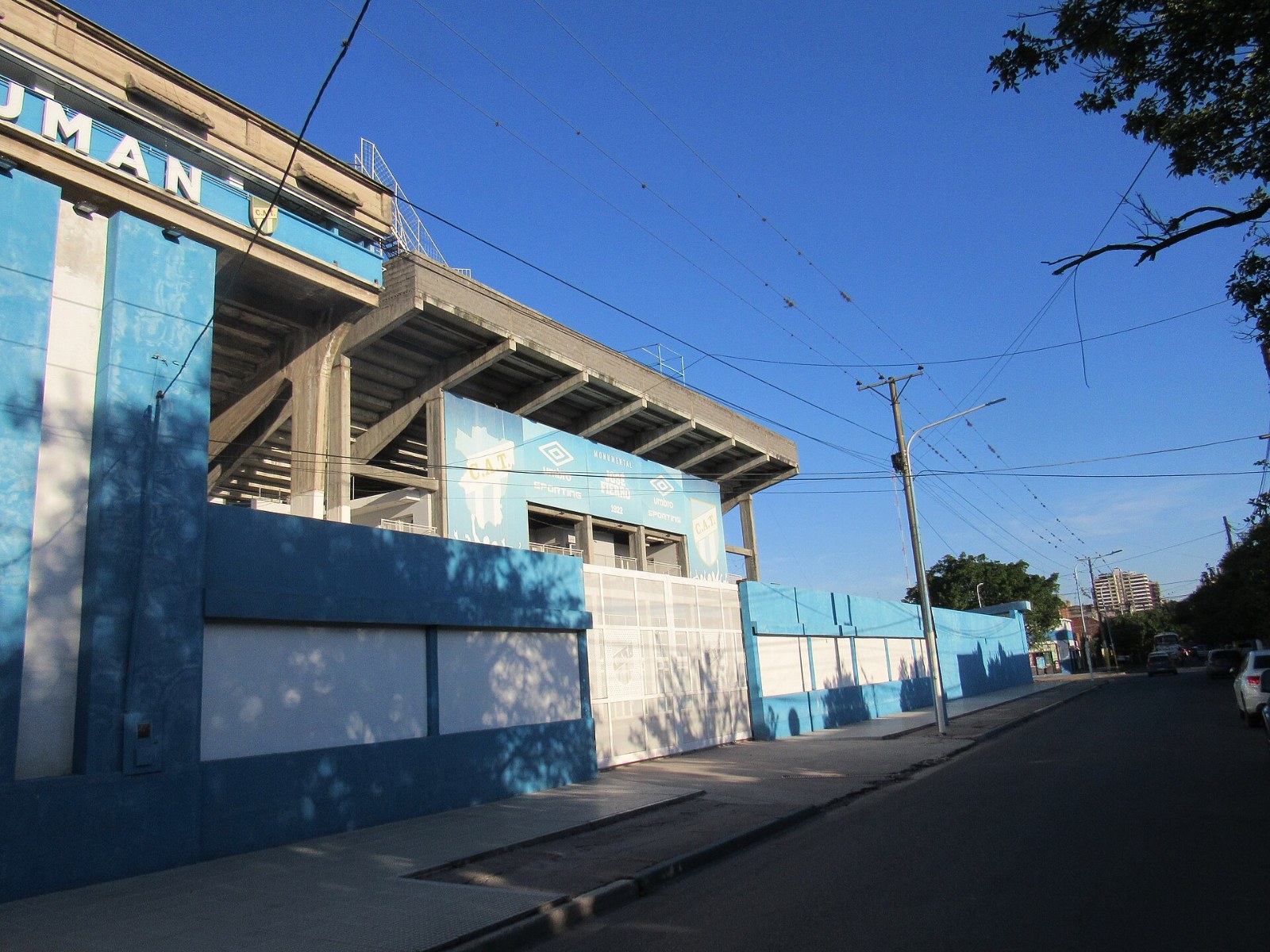 Vista lateral del estadio Monumental José Fierro en San Miguel de Tucumán