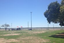 Costanera de Rosario con el río Paraná y cielo azul