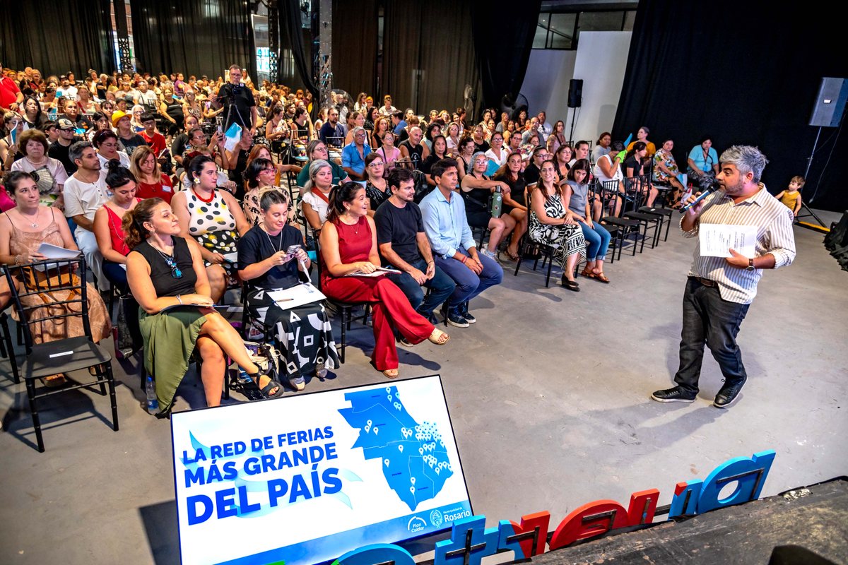 Público de emprendedores en la presentación del calendario de ferias y mercados de Rosario