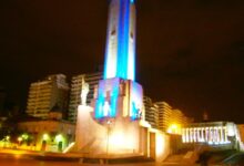 Monumento a la Bandera iluminado de noche en Rosario