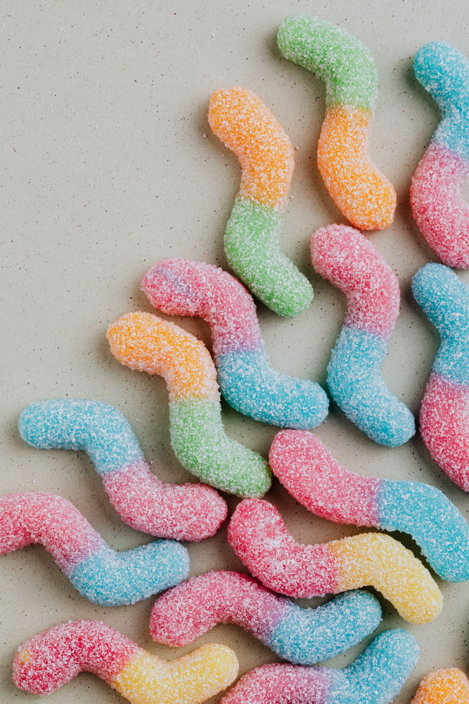 Gomitas con forma de gusano de colores