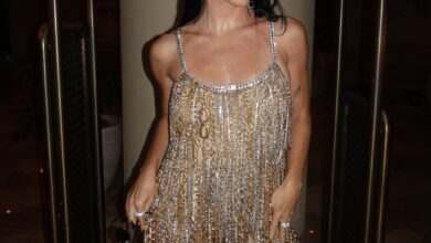 Lali Espósito con vestido de cadenas doradas y plateadas