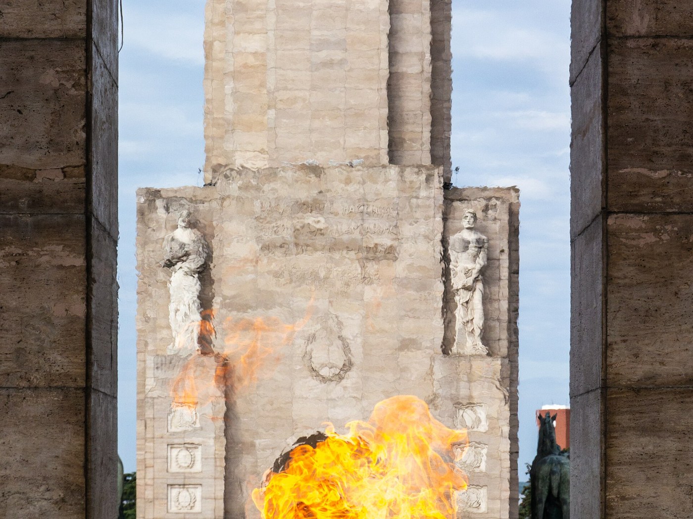 Llama votiva del Monumento a la Bandera de Rosario