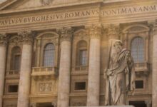 Fachada de la Basílica de San Pedro en el Vaticano