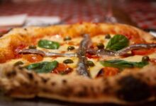 Pizza napolitana con anchoas en Filippa's, Rosario