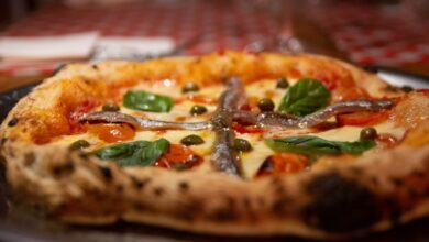 Pizza napolitana con anchoas en Filippa's, Rosario
