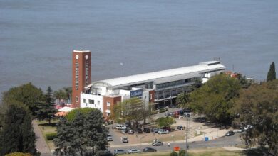 Estación Fluvial de Rosario frente al río Paraná