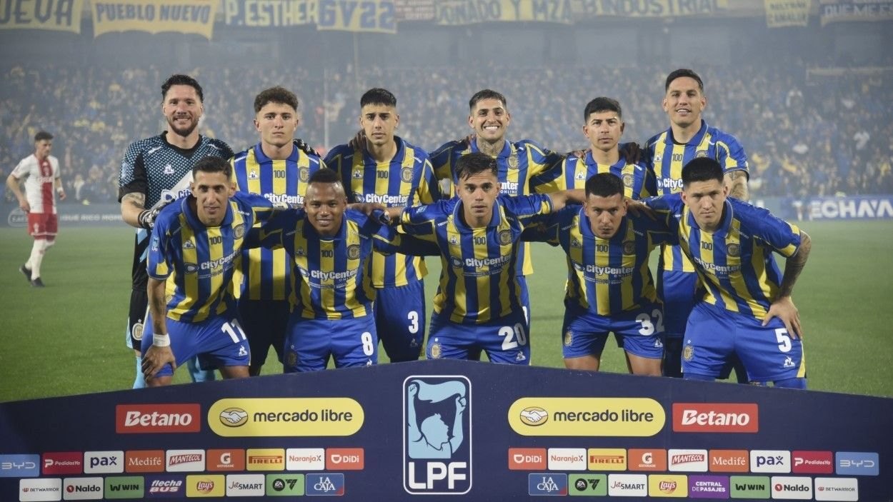 Los once jugadores de Rosario Central formados antes de un partido