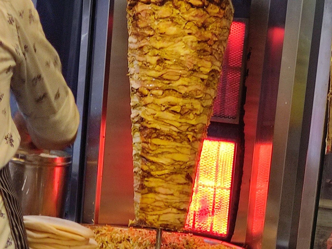 Shawarma girando en un asador