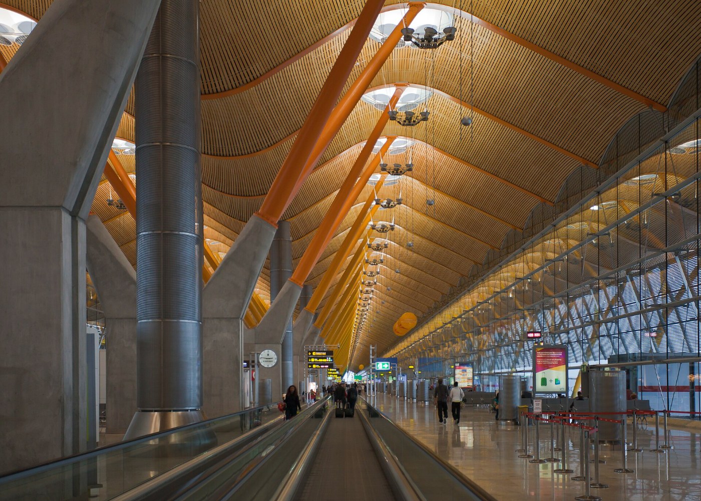 Interior de la Terminal 4 del aeropuerto de Madrid-Barajas