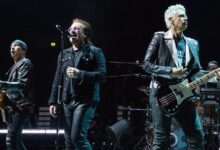 U2 en vivo: The Edge, Bono y Adam Clayton sobre el escenario